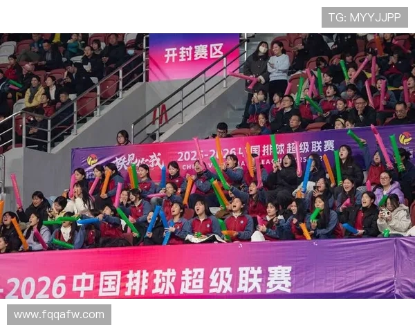 中国足球超级联赛新赛季揭幕战精彩纷呈 强强对决点燃球迷激情