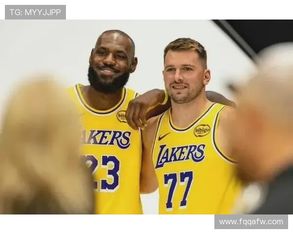 詹姆斯领衔湖人击败勇士 迎来新赛季首场胜利 展现强大统治力